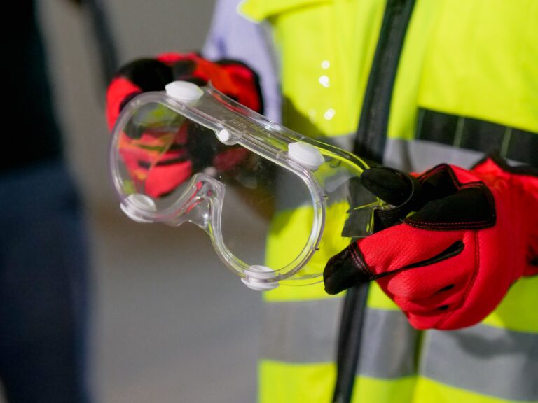 We have recently obtained PPE gear for our members ensuring safe handling of birds in the event of the bird flu uptick